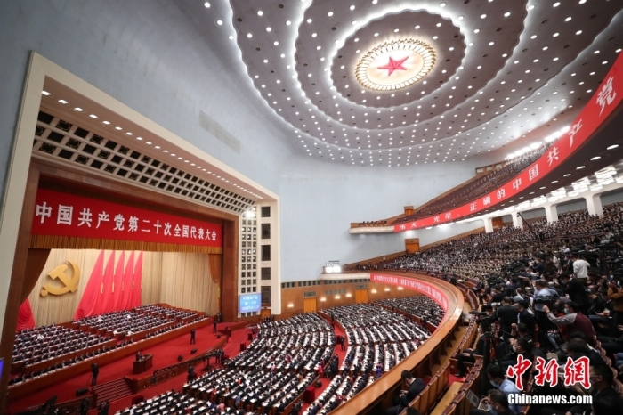 10月16日，中國(guó)共產(chǎn)黨第二十次全國(guó)代表大會(huì)在北京人民大會(huì)堂隆重開(kāi)幕。 <a target='_blank'  data-cke-saved-href='/' href='/'>中新社</a>記者 蔣啟明 攝 　
